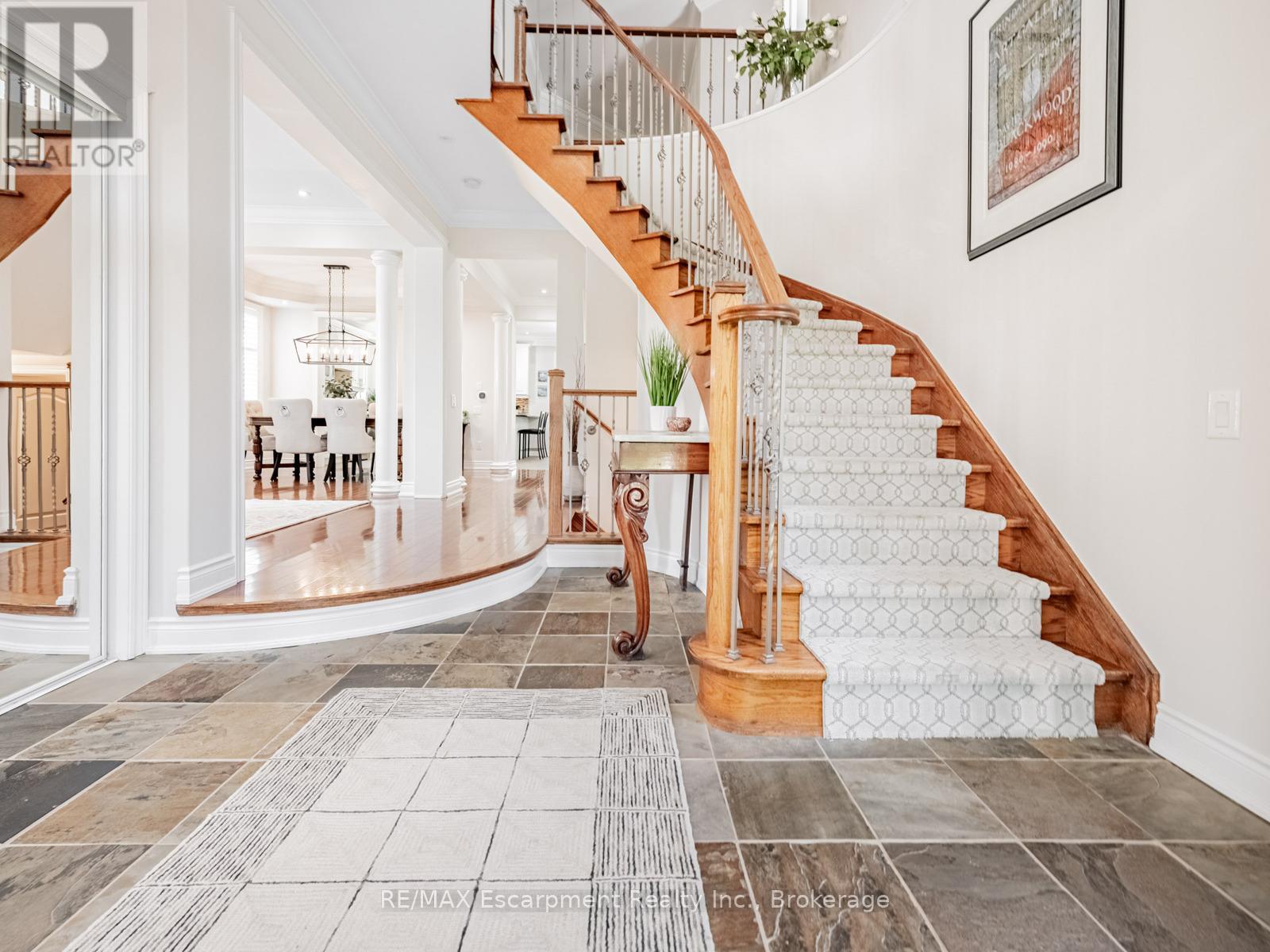 130 Innville Crescent, Oakville, Ontario  L6L 0B8 - Photo 4 - W12433221