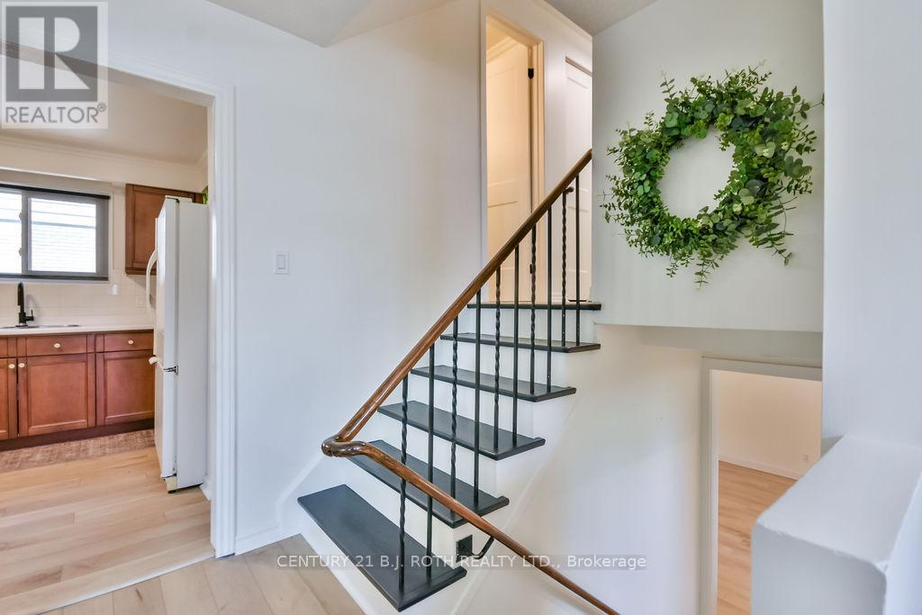 32 Lonsdale Place, Barrie, Ontario  L4M 4J1 - Photo 12 - S12431850
