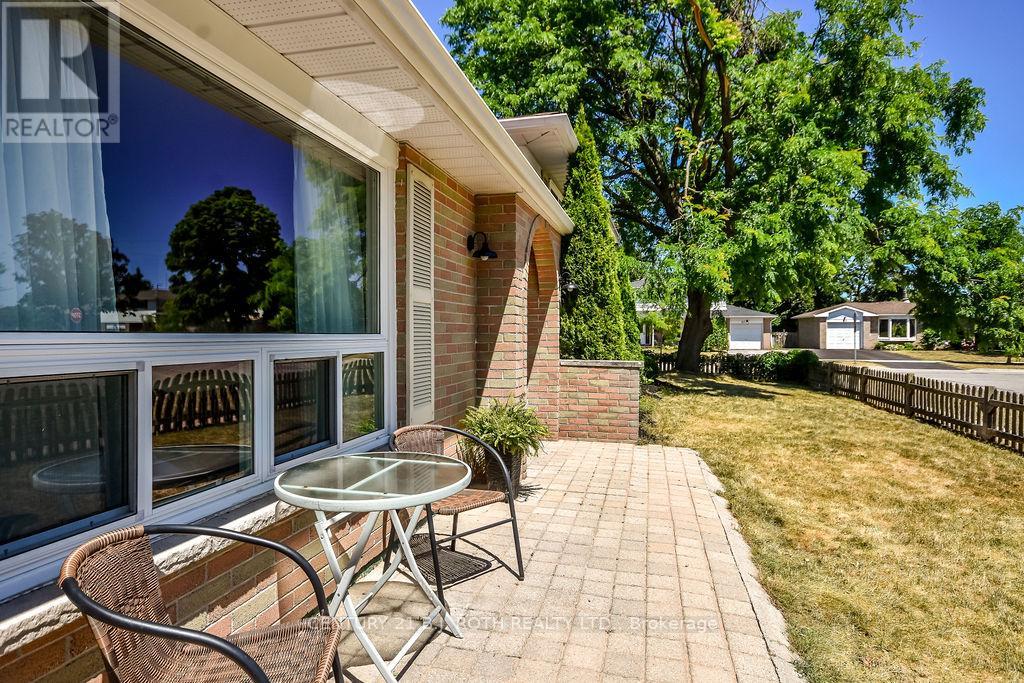 32 Lonsdale Place, Barrie, Ontario  L4M 4J1 - Photo 3 - S12431850