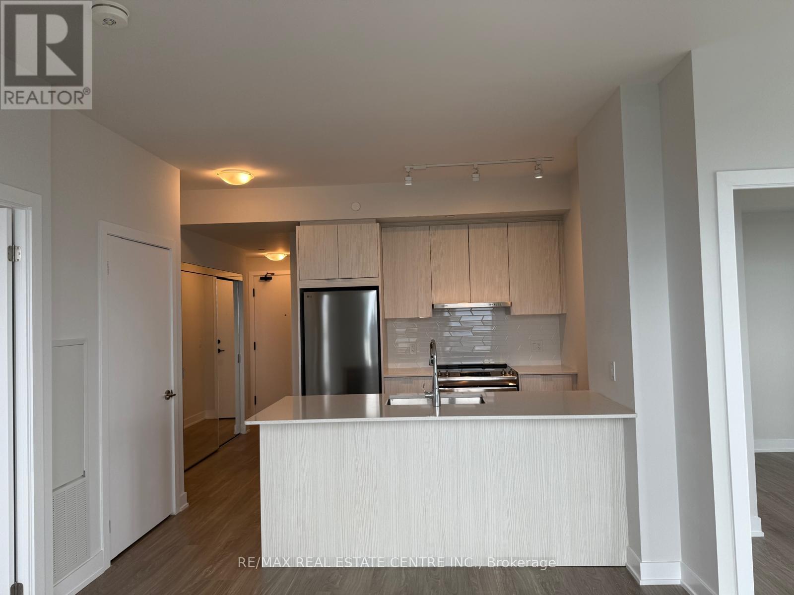 3303 - 430 Square One Drive, Mississauga, Ontario  L5B 0L6 - Photo 12 - W12433201