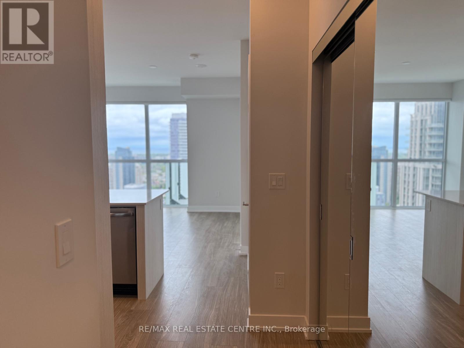 3303 - 430 Square One Drive, Mississauga, Ontario  L5B 0L6 - Photo 4 - W12433201
