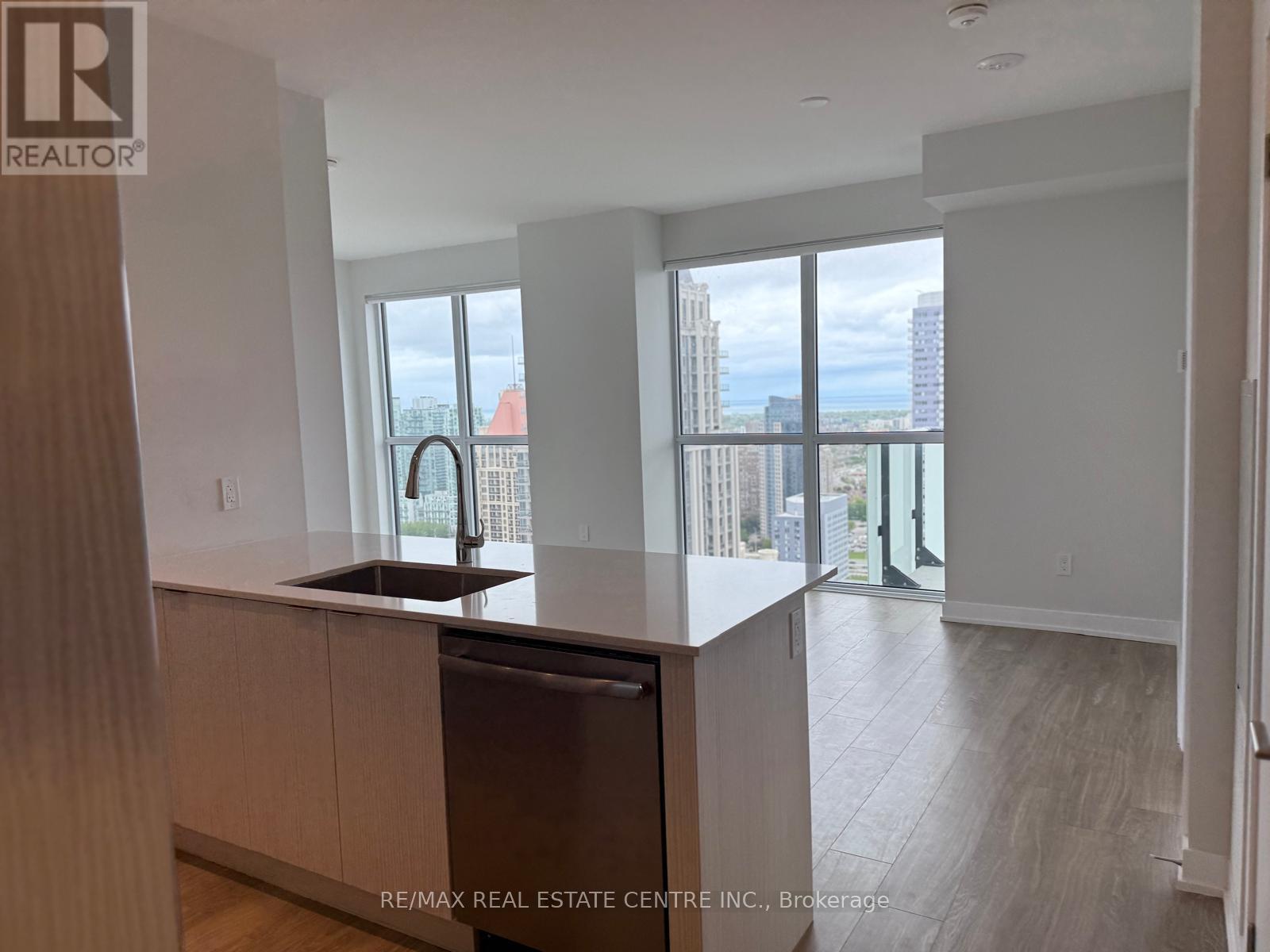 3303 - 430 Square One Drive, Mississauga, Ontario  L5B 0L6 - Photo 5 - W12433201