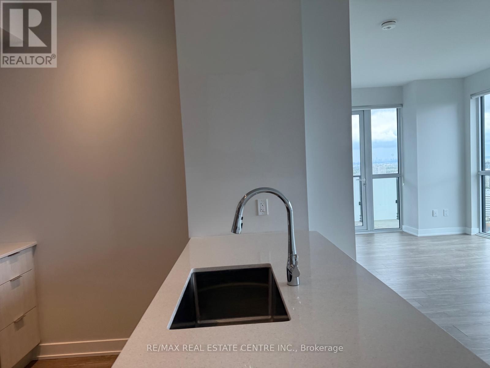3303 - 430 Square One Drive, Mississauga, Ontario  L5B 0L6 - Photo 6 - W12433201