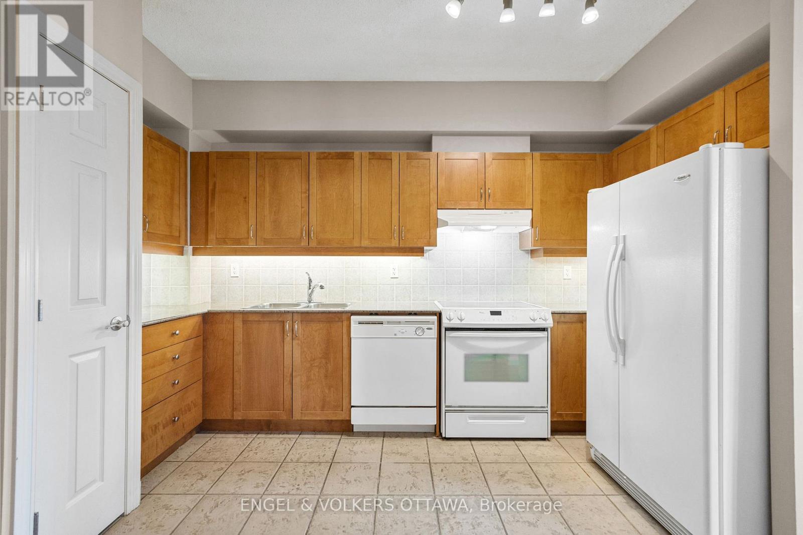 611 - 100 Isabella Street, Ottawa, Ontario  K1S 1V5 - Photo 4 - X12433010