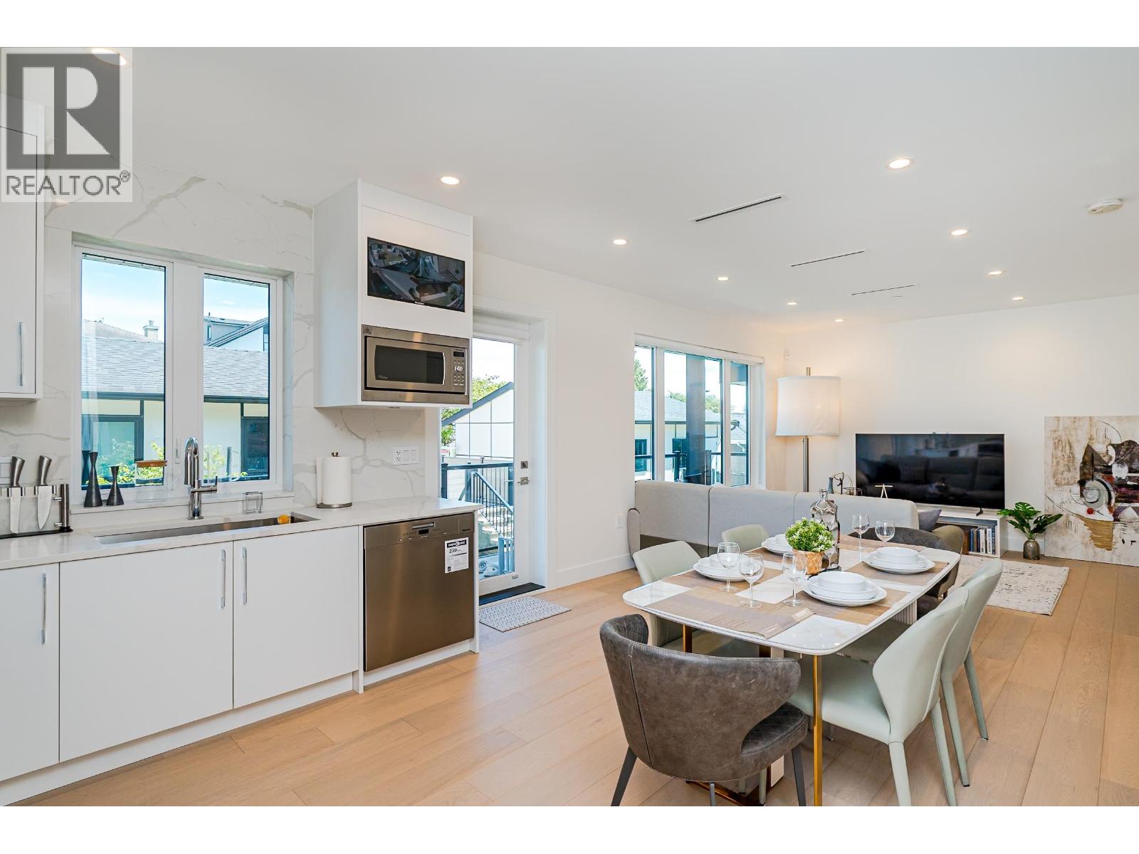 8182 Cartier Street, Vancouver, British Columbia  V6P 4T5 - Photo 1 - R3053083