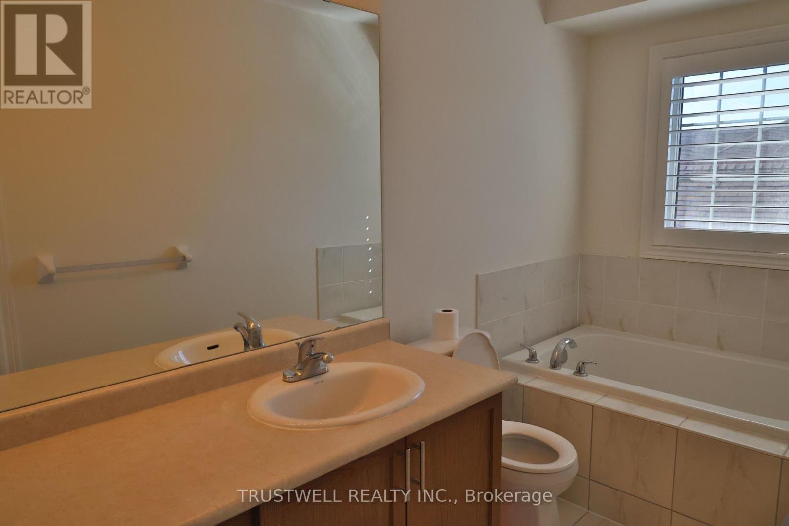 2032 Donald Cousens Parkway, Markham, Ontario  L6B 1J5 - Photo 10 - N12433238