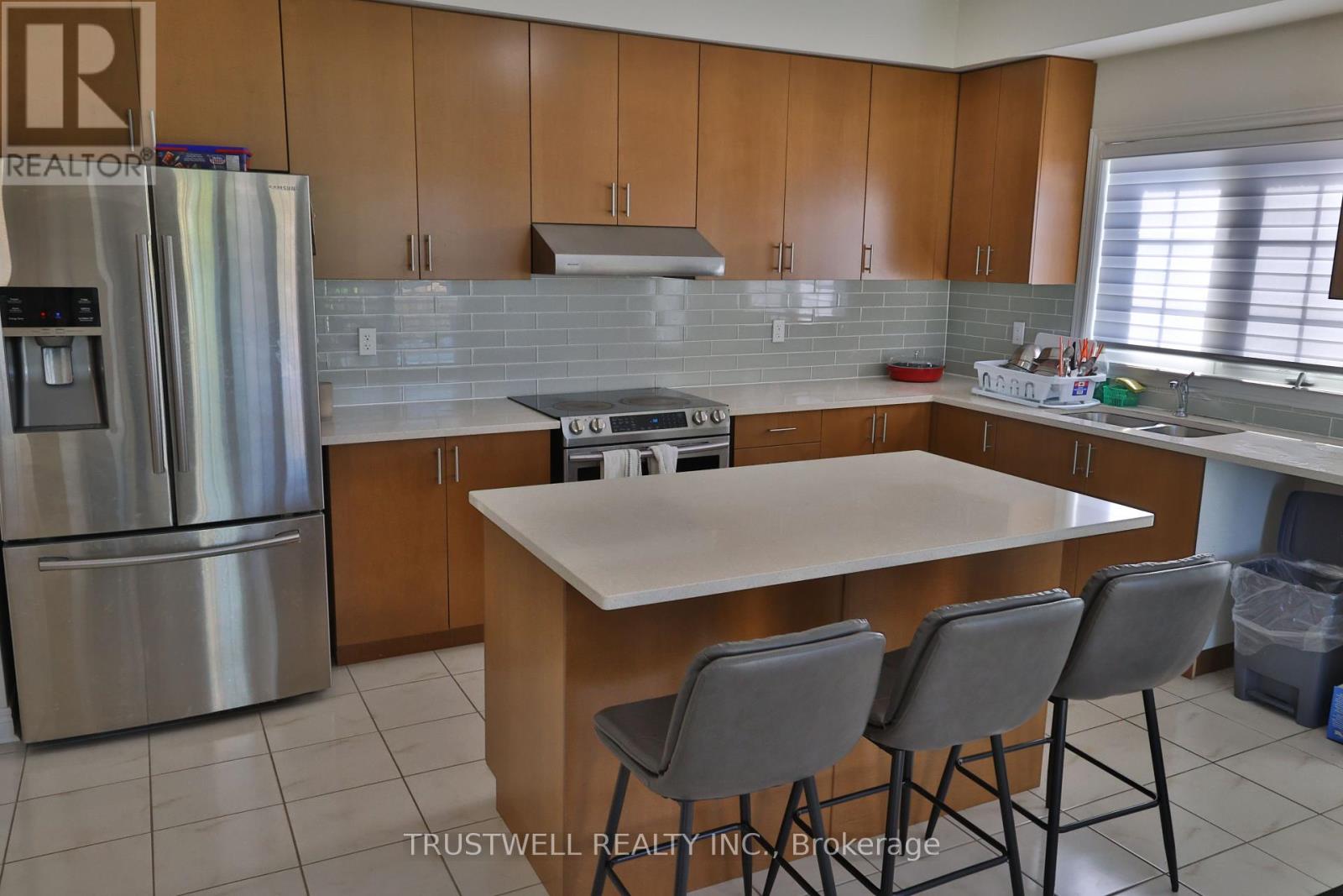 2032 Donald Cousens Parkway, Markham, Ontario  L6B 1J5 - Photo 3 - N12433238