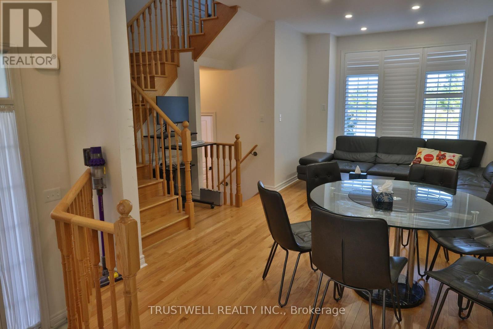2032 Donald Cousens Parkway, Markham, Ontario  L6B 1J5 - Photo 4 - N12433238