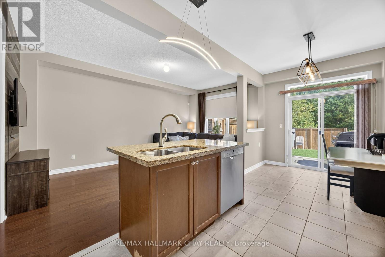 115 Collier Crescent, Essa, Ontario  L0M 1B5 - Photo 10 - N12433252