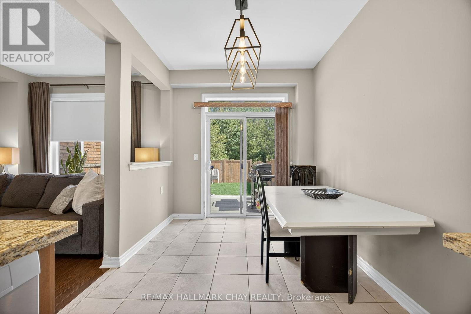 115 Collier Crescent, Essa, Ontario  L0M 1B5 - Photo 11 - N12433252