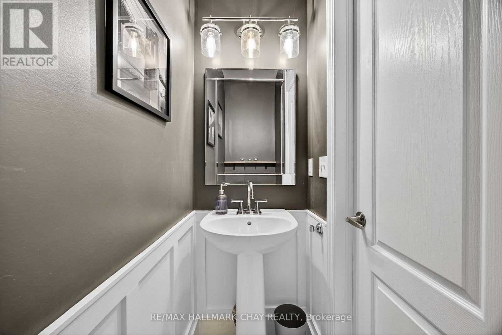115 Collier Crescent, Essa, Ontario  L0M 1B5 - Photo 12 - N12433252