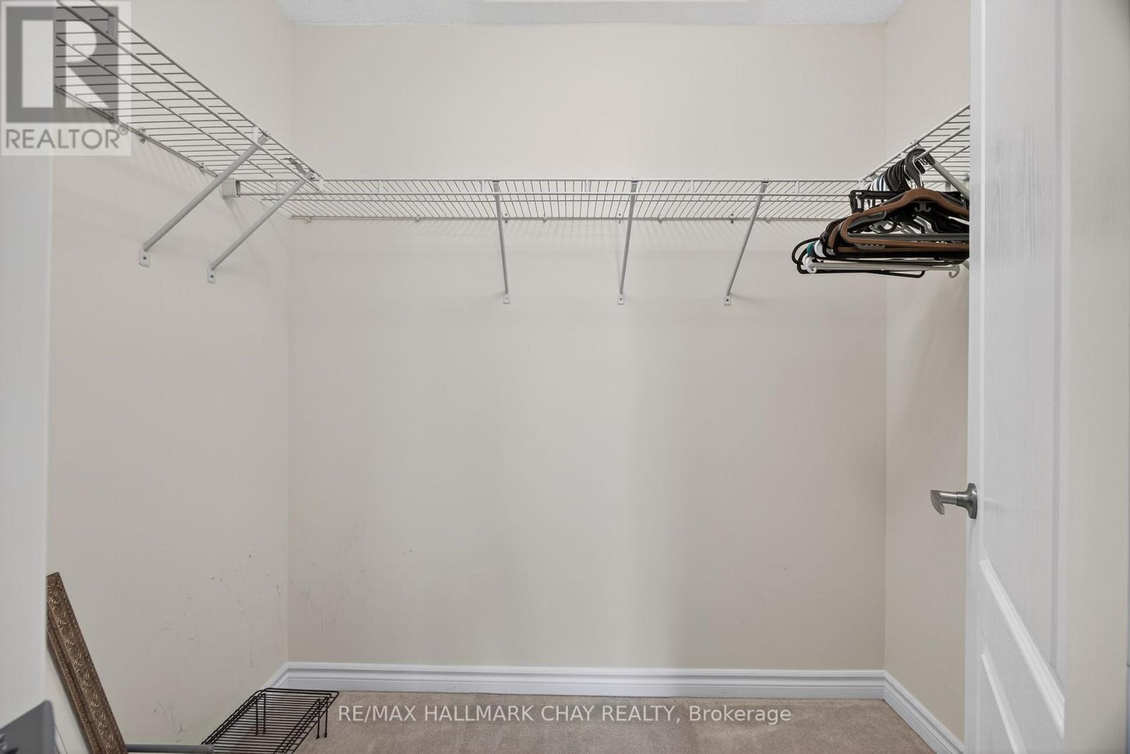 115 Collier Crescent, Essa, Ontario  L0M 1B5 - Photo 16 - N12433252