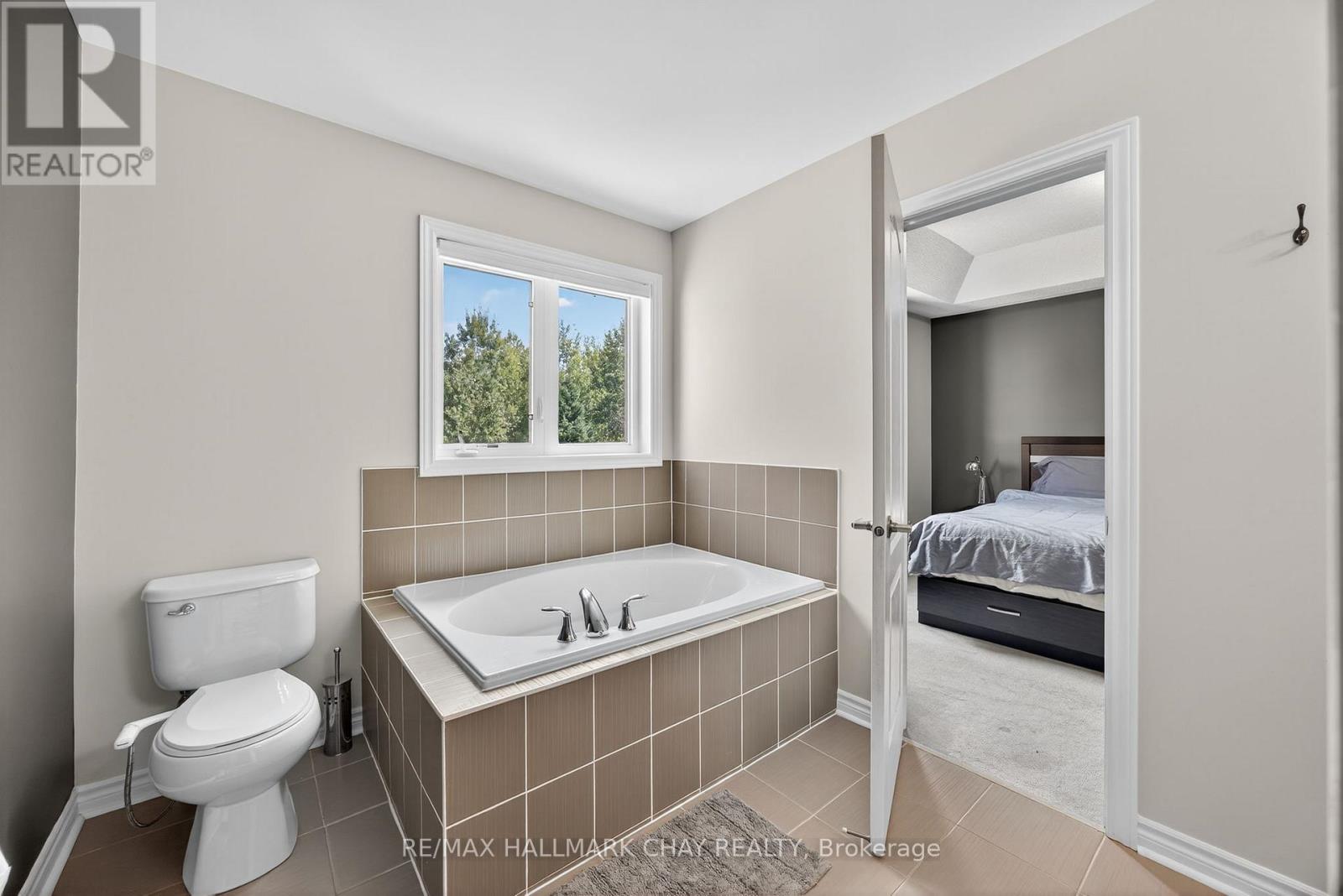 115 Collier Crescent, Essa, Ontario  L0M 1B5 - Photo 18 - N12433252
