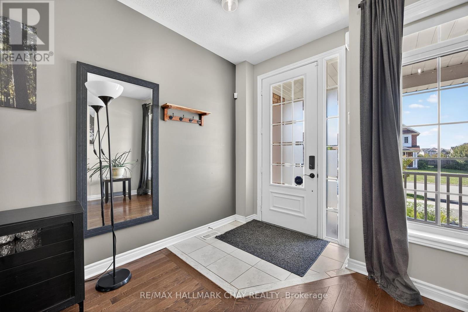 115 Collier Crescent, Essa, Ontario  L0M 1B5 - Photo 3 - N12433252