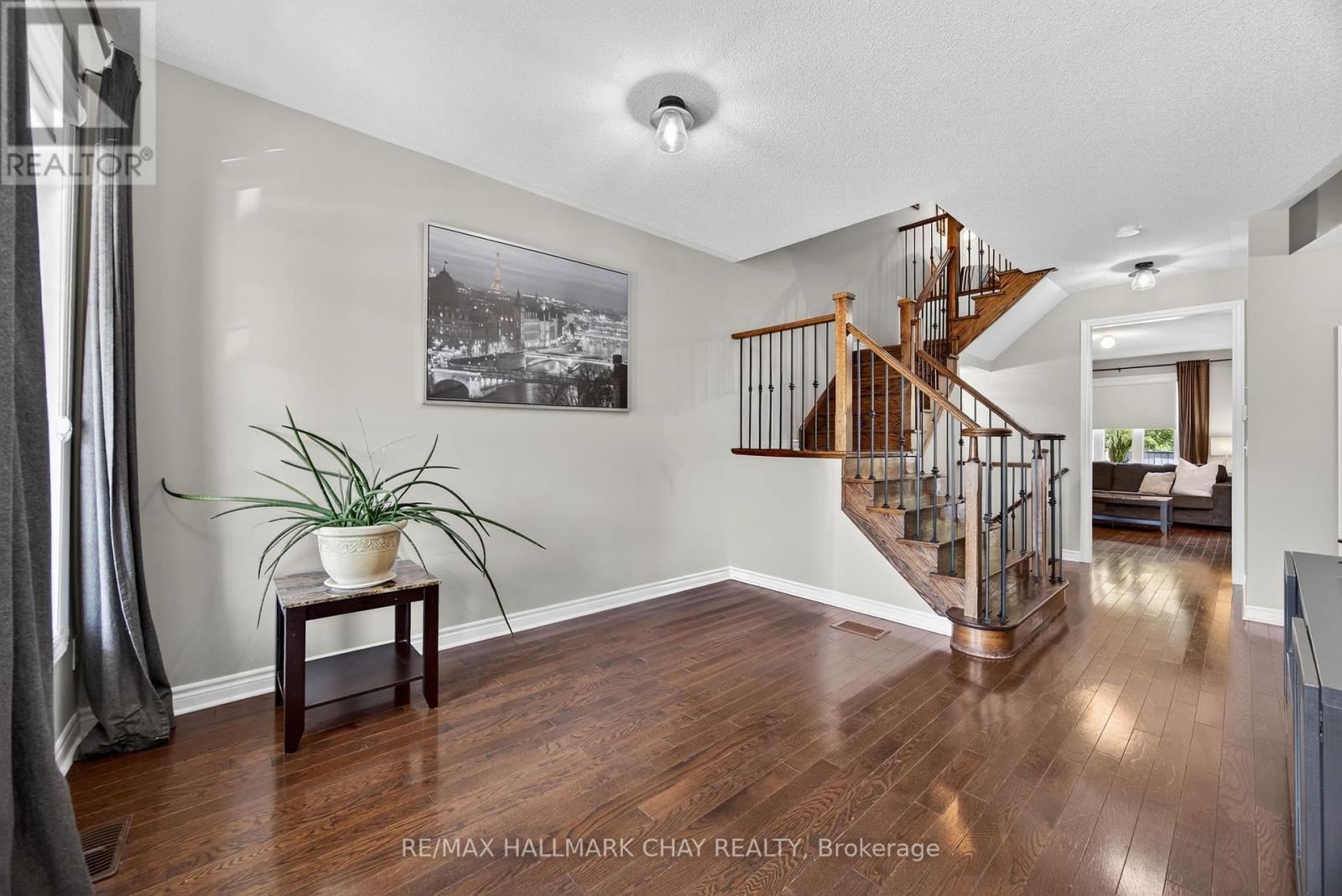 115 Collier Crescent, Essa, Ontario  L0M 1B5 - Photo 4 - N12433252