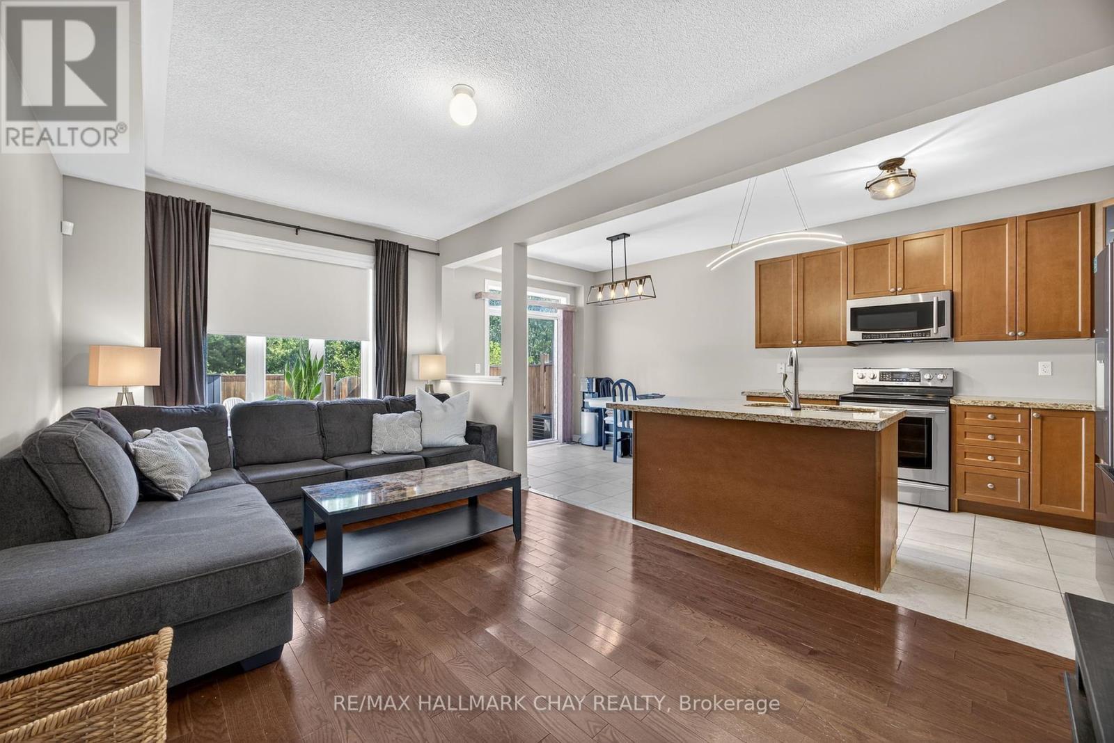 115 Collier Crescent, Essa, Ontario  L0M 1B5 - Photo 5 - N12433252