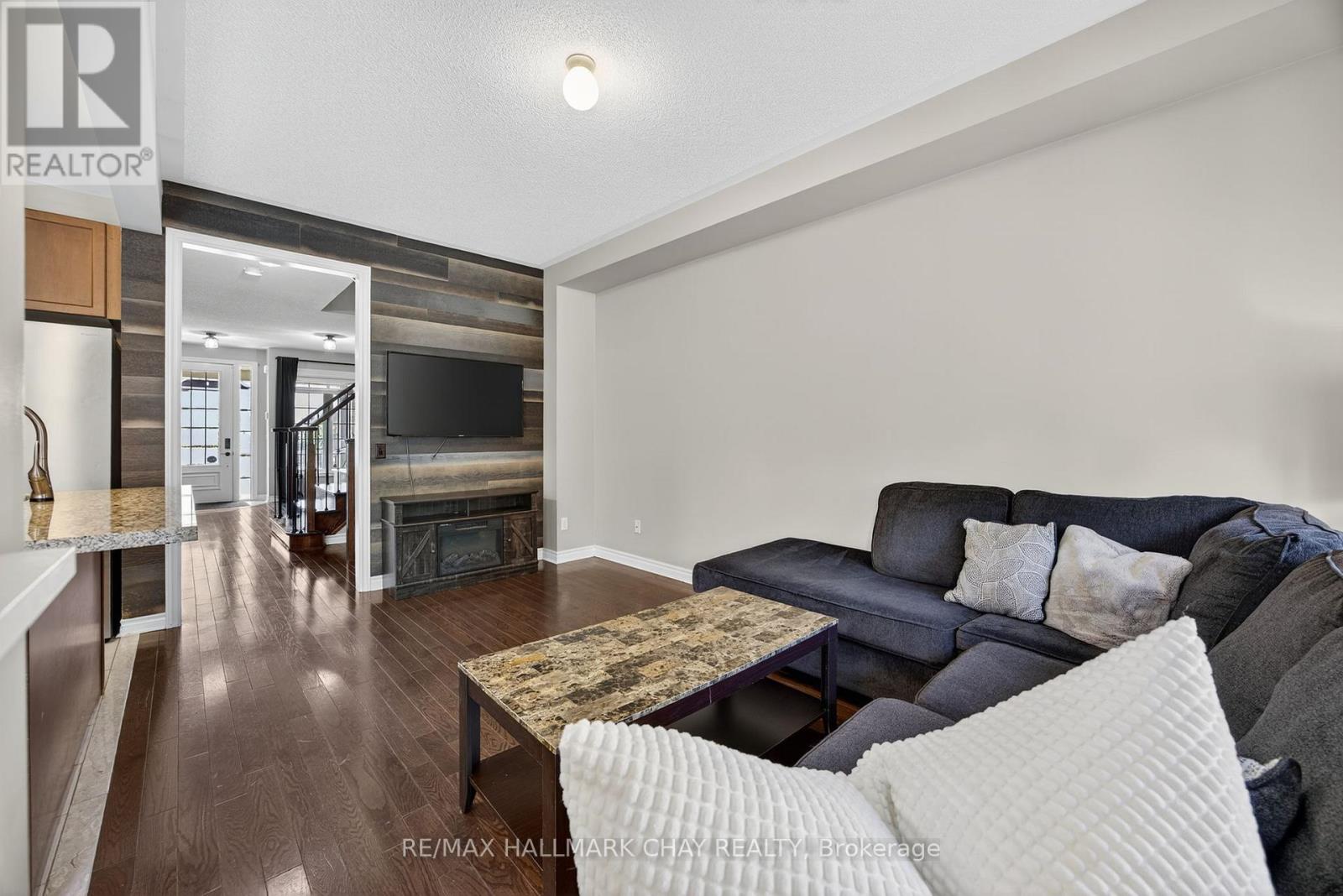115 Collier Crescent, Essa, Ontario  L0M 1B5 - Photo 6 - N12433252