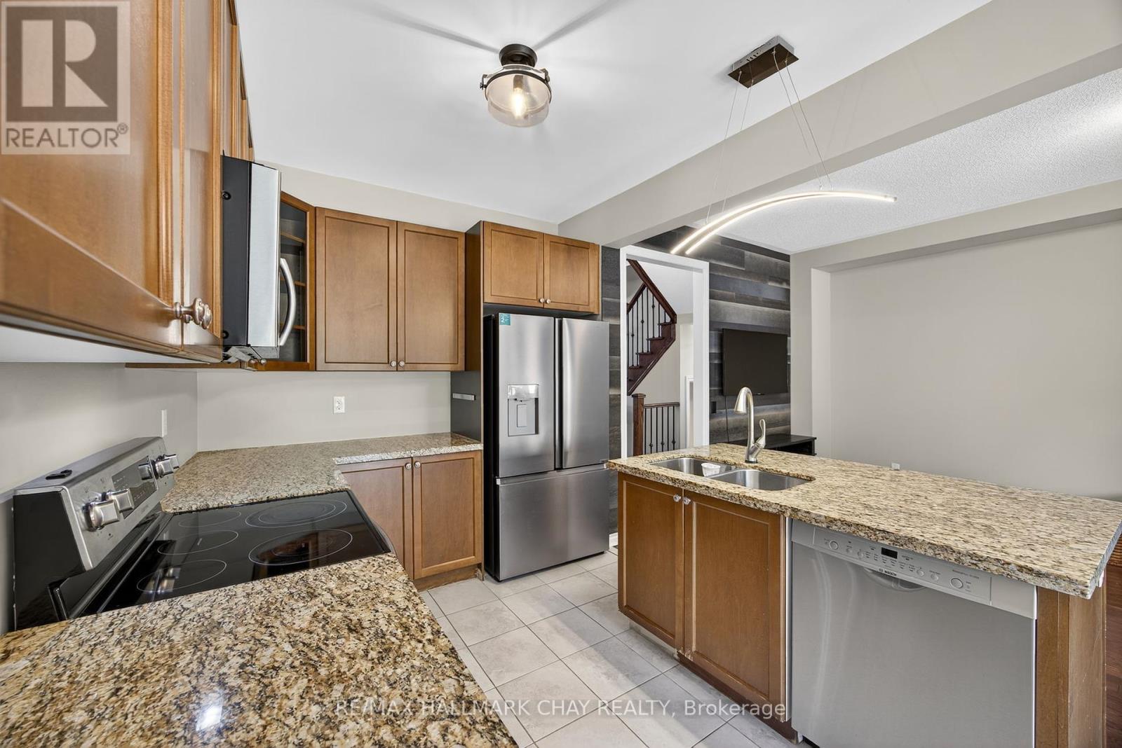 115 Collier Crescent, Essa, Ontario  L0M 1B5 - Photo 8 - N12433252