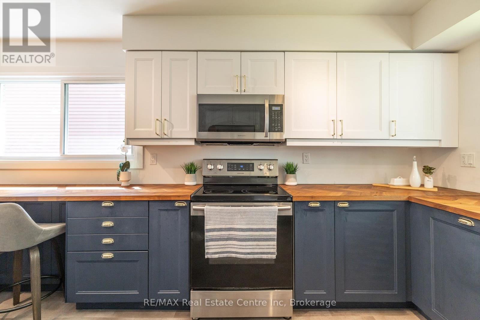 34 Woodridge Drive, Guelph, Ontario  N1H 7E2 - Photo 12 - X12433262