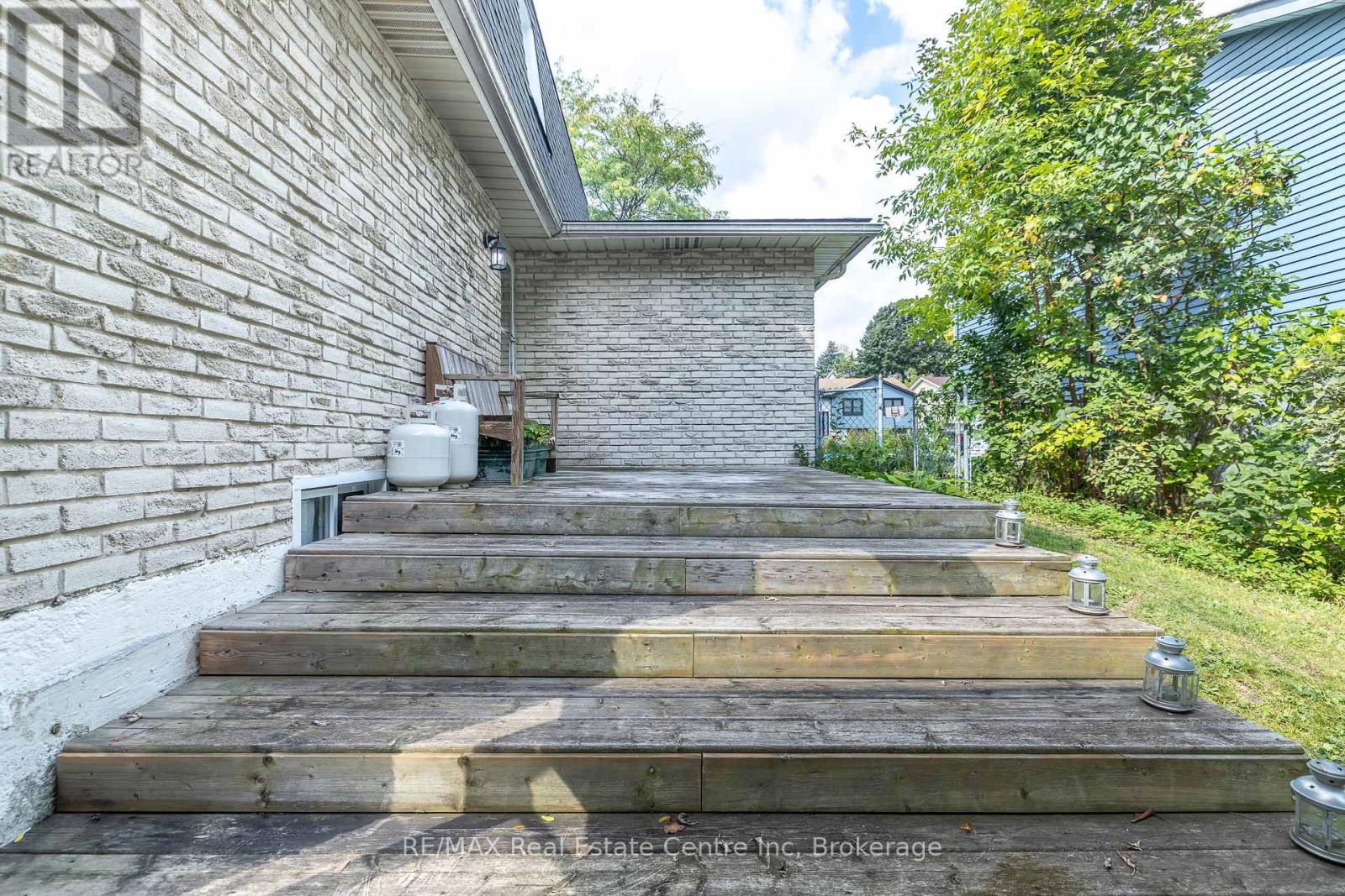 34 Woodridge Drive, Guelph, Ontario  N1H 7E2 - Photo 39 - X12433262