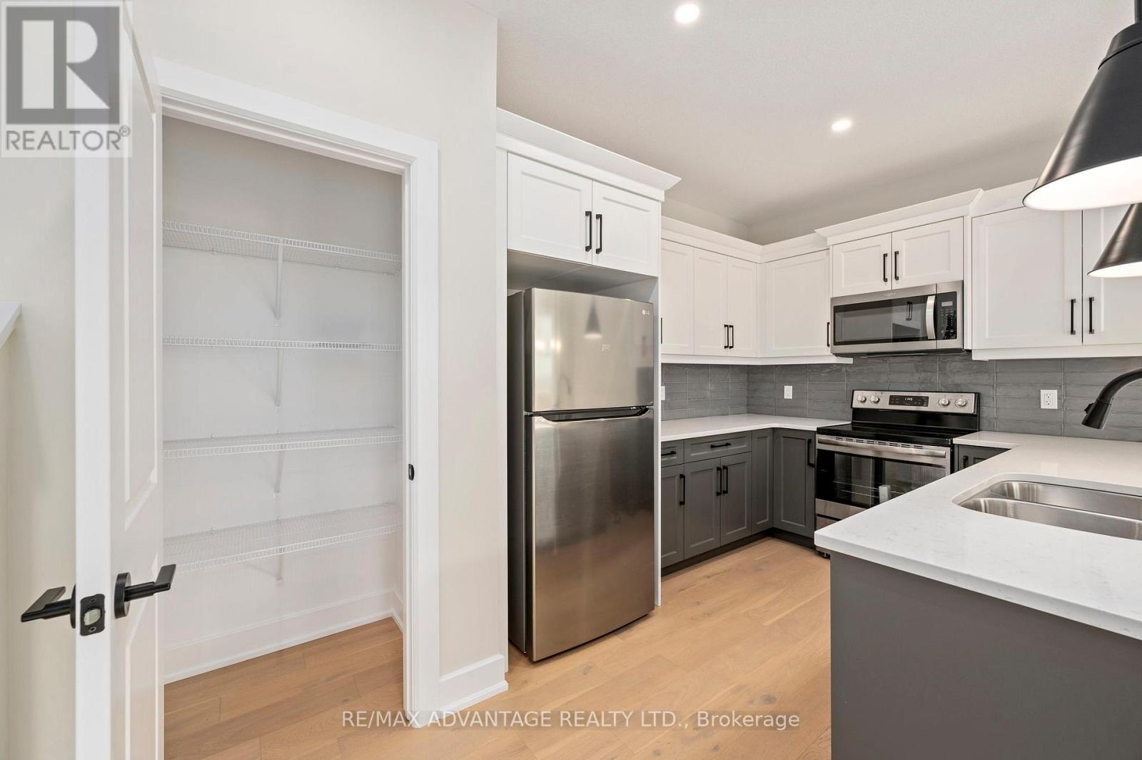 603 Regent Street, Strathroy-Caradoc, Ontario  N0L 1W0 - Photo 10 - X12433277