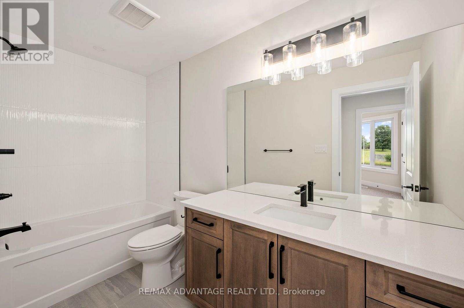 603 Regent Street, Strathroy-Caradoc, Ontario  N0L 1W0 - Photo 12 - X12433277
