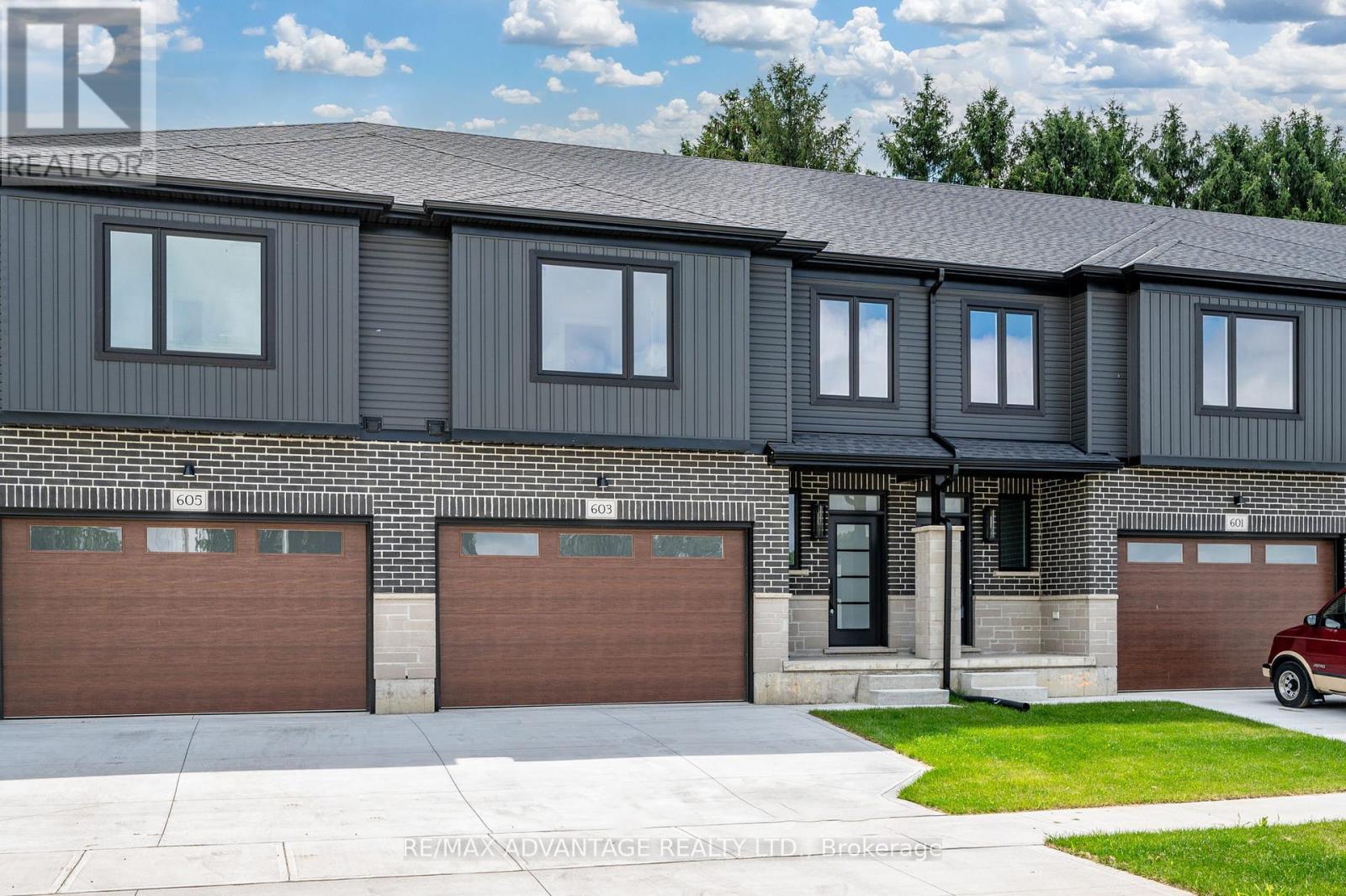 603 Regent Street, Strathroy-Caradoc, Ontario  N0L 1W0 - Photo 2 - X12433277