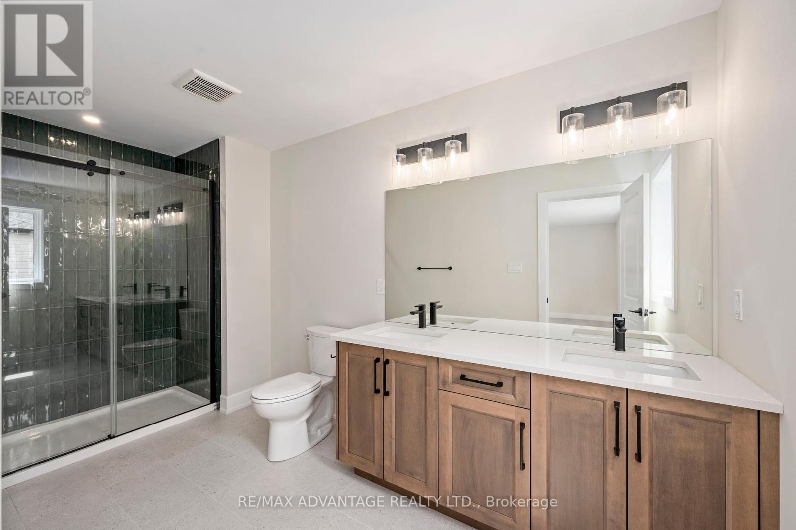 603 Regent Street, Strathroy-Caradoc, Ontario  N0L 1W0 - Photo 20 - X12433277