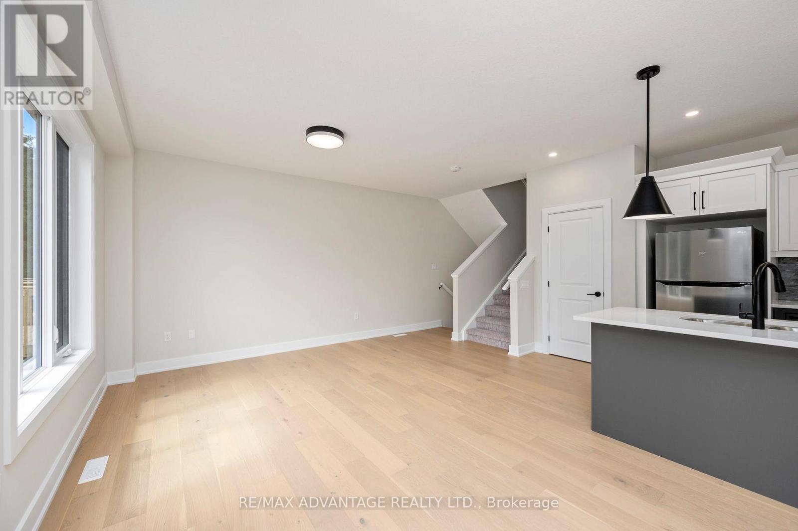 603 Regent Street, Strathroy-Caradoc, Ontario  N0L 1W0 - Photo 6 - X12433277