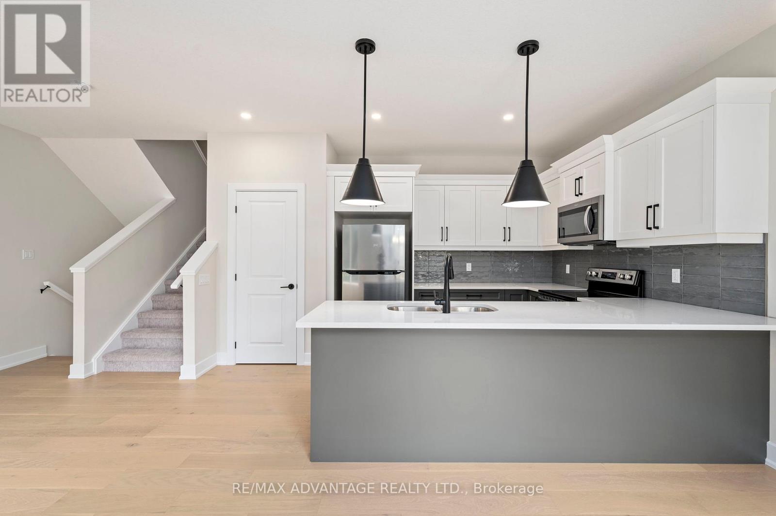 603 Regent Street, Strathroy-Caradoc, Ontario  N0L 1W0 - Photo 7 - X12433277