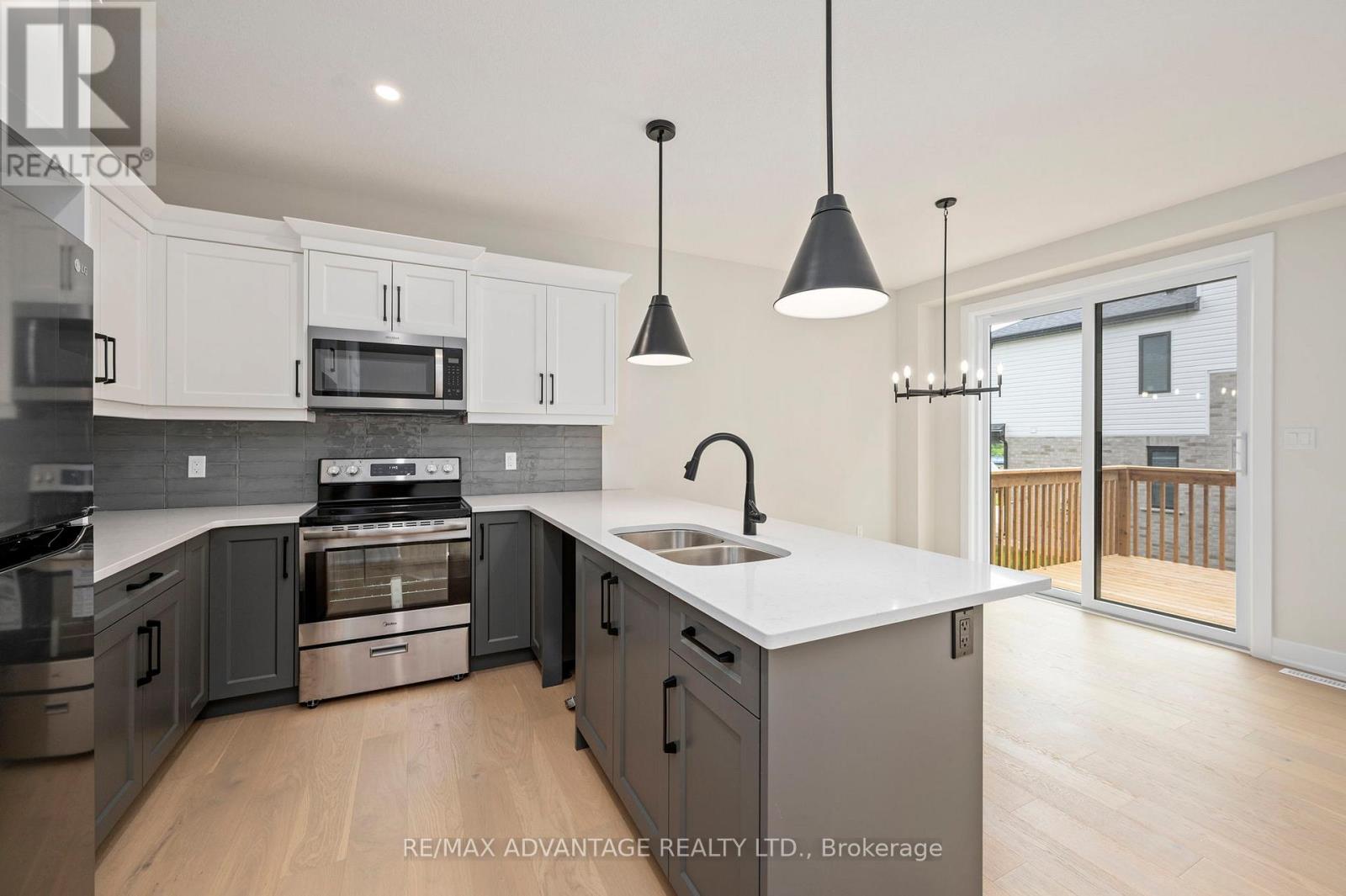603 Regent Street, Strathroy-Caradoc, Ontario  N0L 1W0 - Photo 8 - X12433277