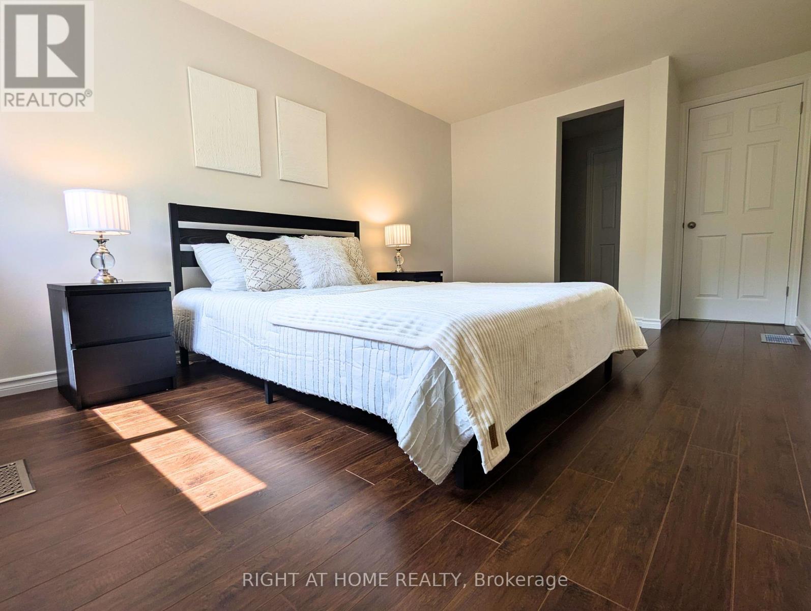 2599 Inlake Court, Mississauga, Ontario  L5N 2M9 - Photo 12 - W12433244