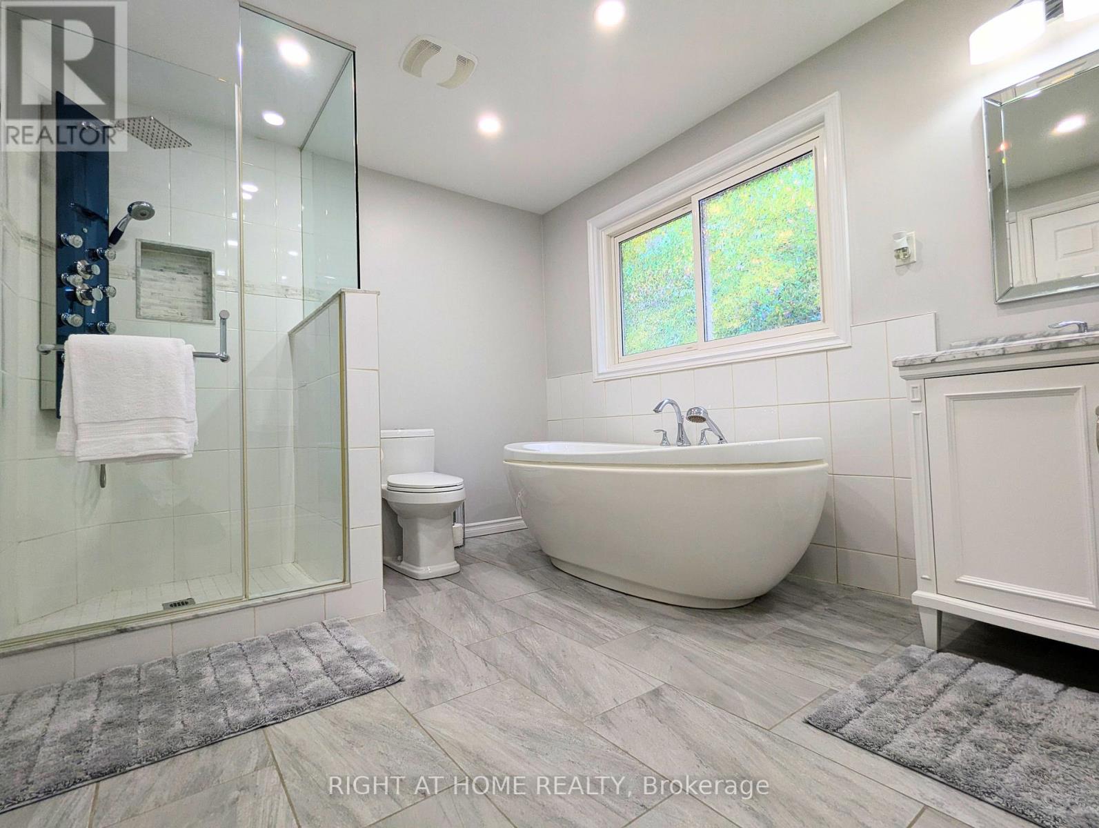 2599 Inlake Court, Mississauga, Ontario  L5N 2M9 - Photo 19 - W12433244