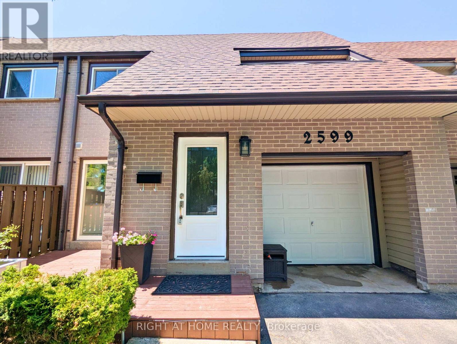 2599 Inlake Court, Mississauga, Ontario  L5N 2M9 - Photo 2 - W12433244