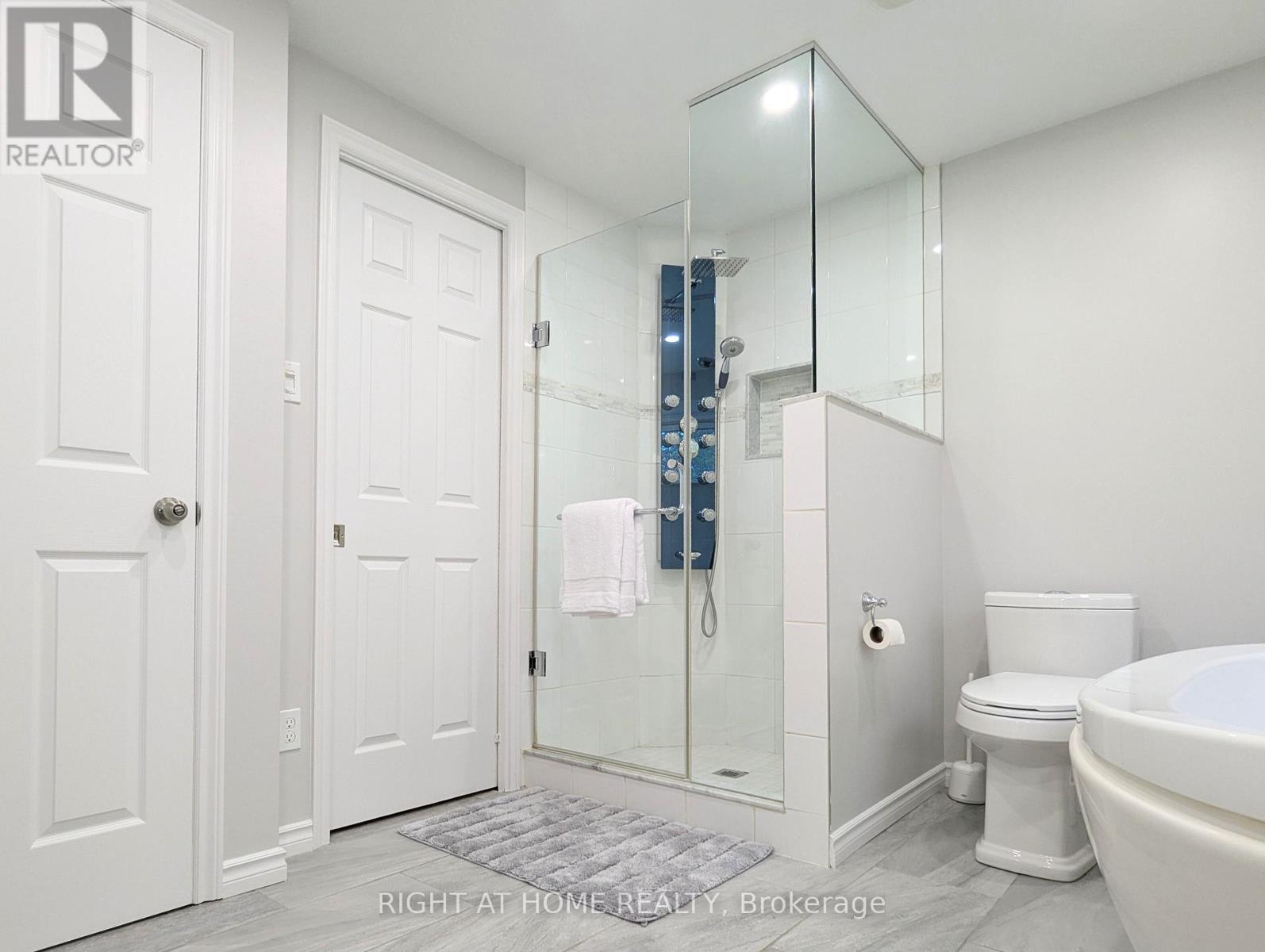2599 Inlake Court, Mississauga, Ontario  L5N 2M9 - Photo 20 - W12433244