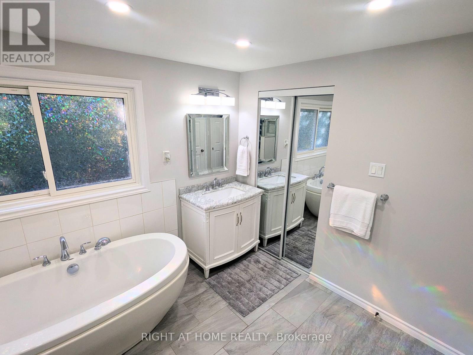 2599 Inlake Court, Mississauga, Ontario  L5N 2M9 - Photo 21 - W12433244