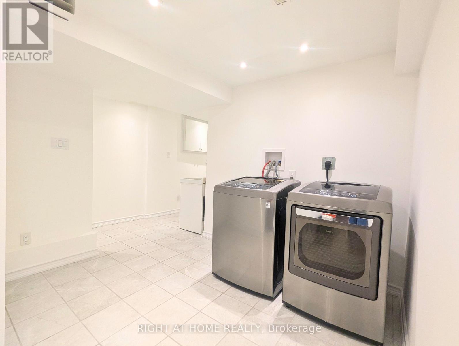 2599 Inlake Court, Mississauga, Ontario  L5N 2M9 - Photo 22 - W12433244