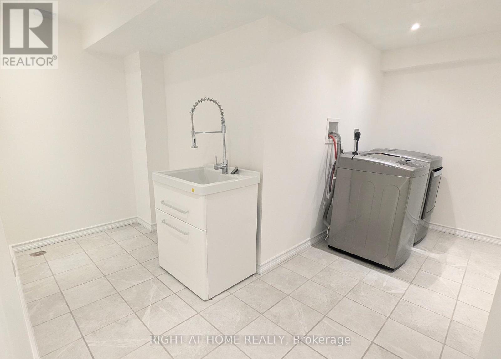 2599 Inlake Court, Mississauga, Ontario  L5N 2M9 - Photo 23 - W12433244