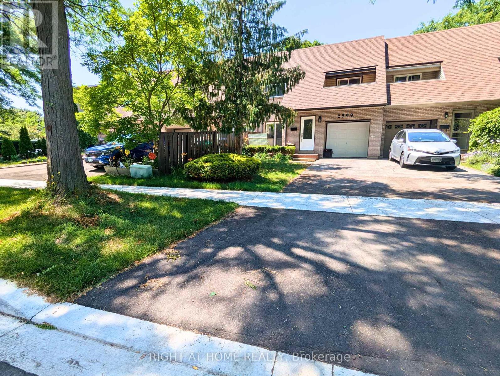 2599 Inlake Court, Mississauga, Ontario  L5N 2M9 - Photo 3 - W12433244