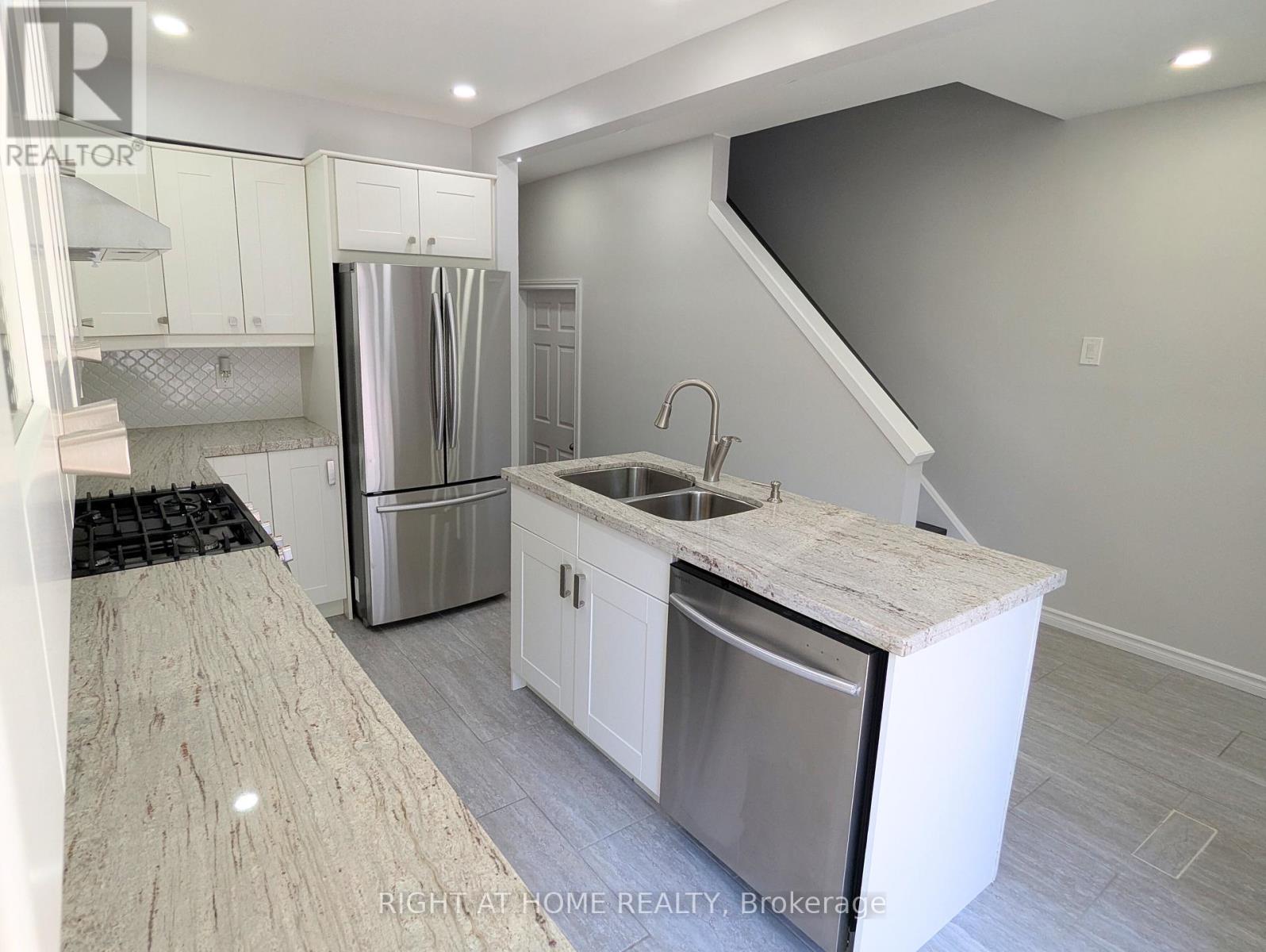 2599 Inlake Court, Mississauga, Ontario  L5N 2M9 - Photo 5 - W12433244