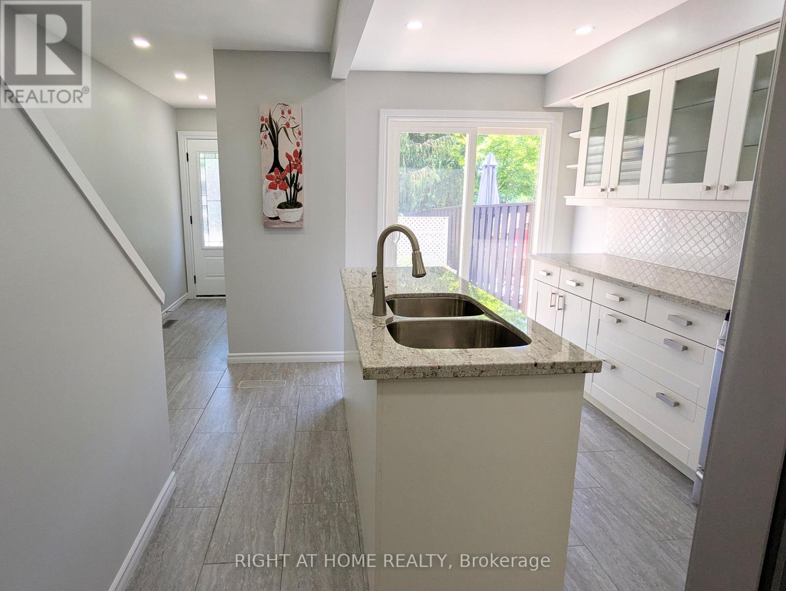 2599 Inlake Court, Mississauga, Ontario  L5N 2M9 - Photo 6 - W12433244