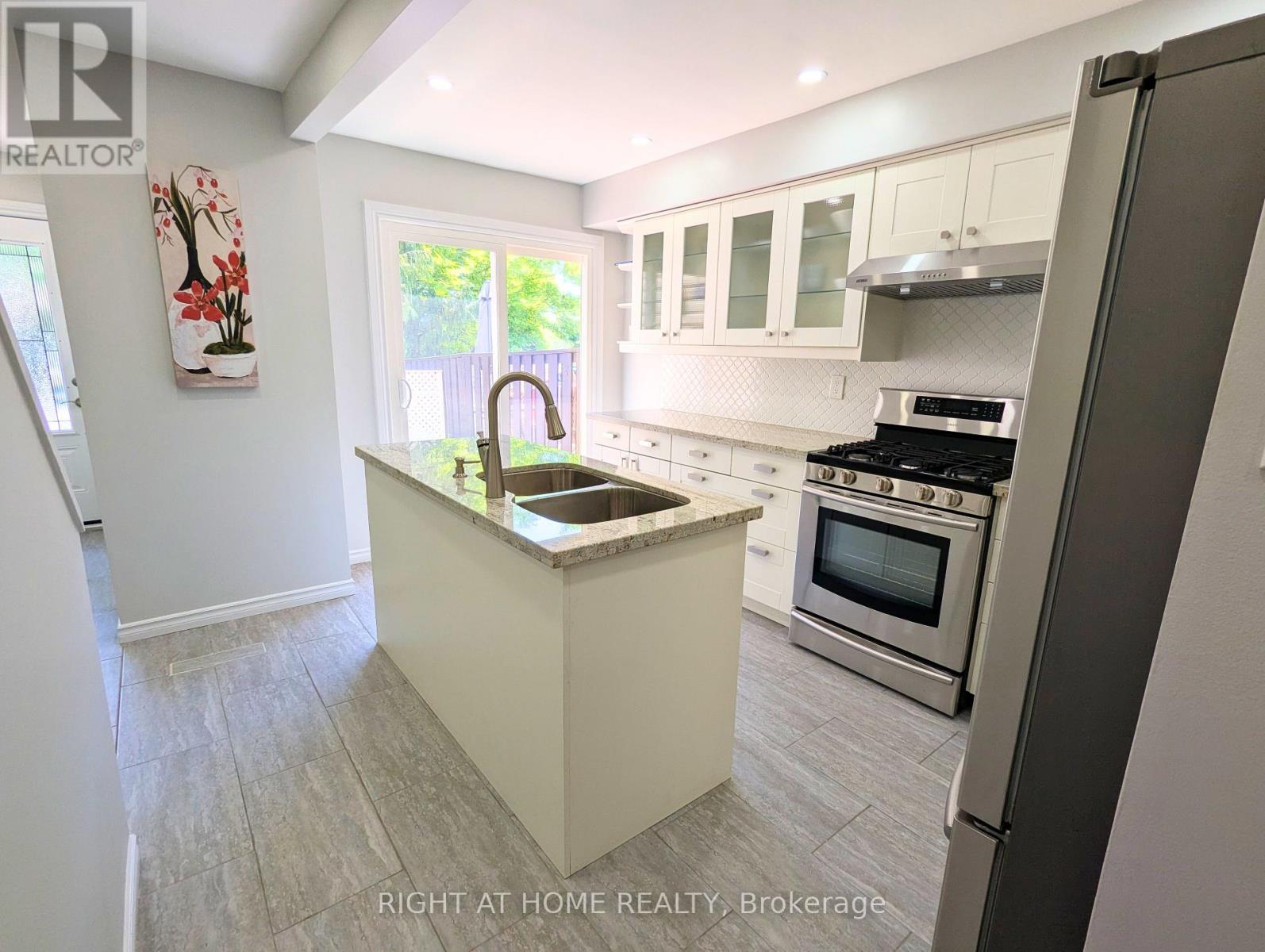 2599 Inlake Court, Mississauga, Ontario  L5N 2M9 - Photo 7 - W12433244