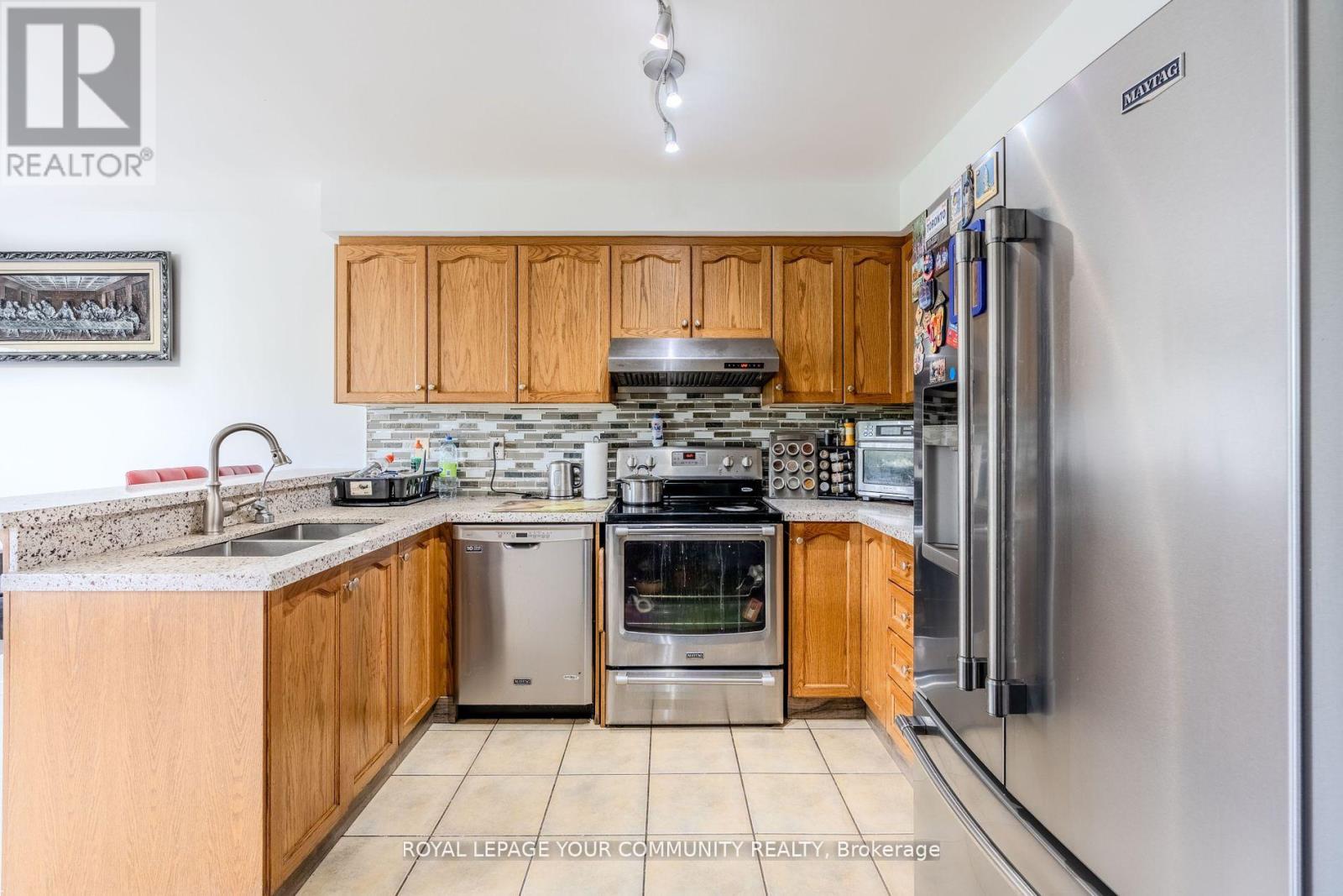 22 Panama Place, Brampton, Ontario  L6P 2G6 - Photo 11 - W12433259