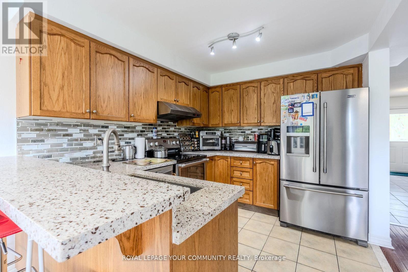 22 Panama Place, Brampton, Ontario  L6P 2G6 - Photo 12 - W12433259