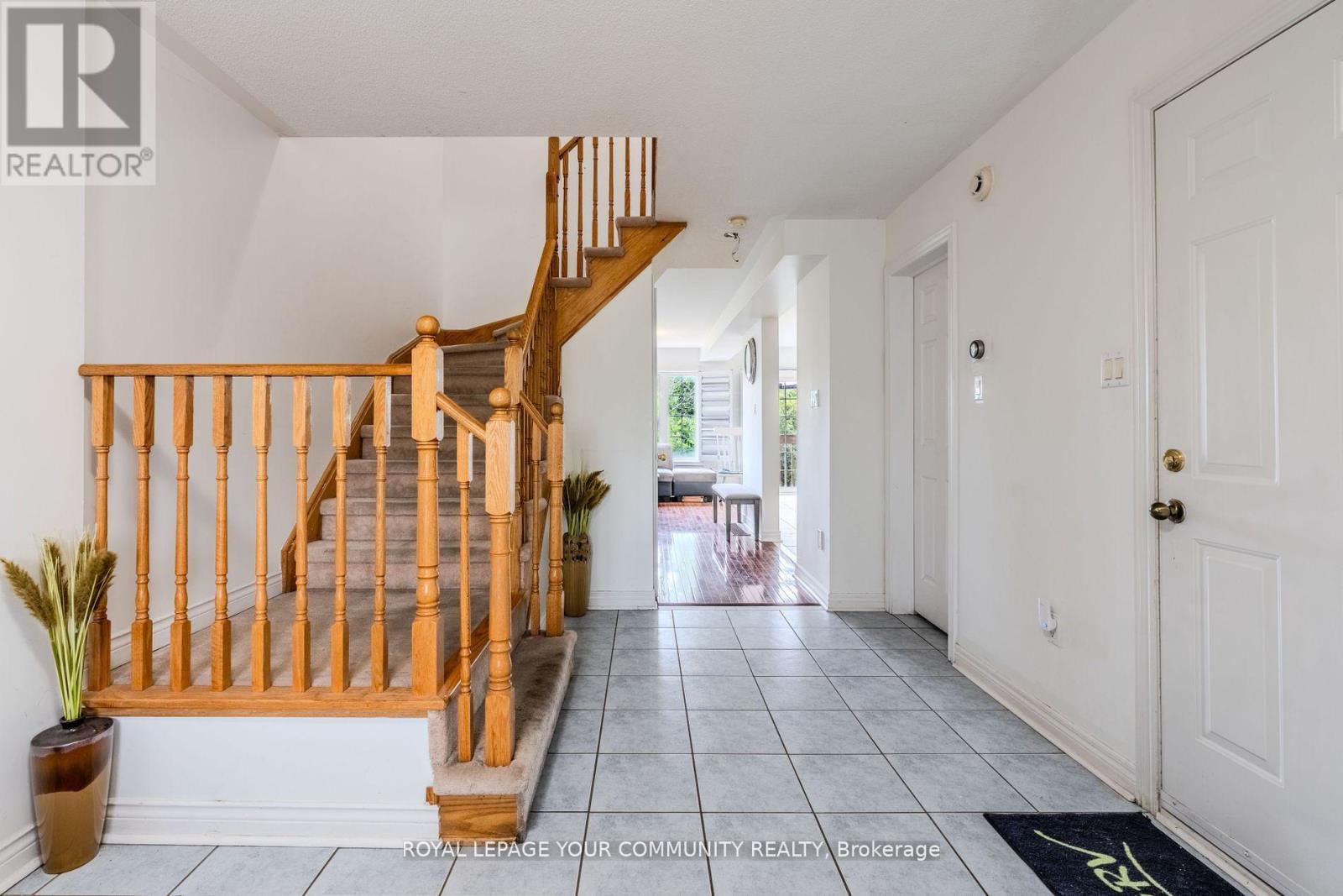 22 Panama Place, Brampton, Ontario  L6P 2G6 - Photo 5 - W12433259