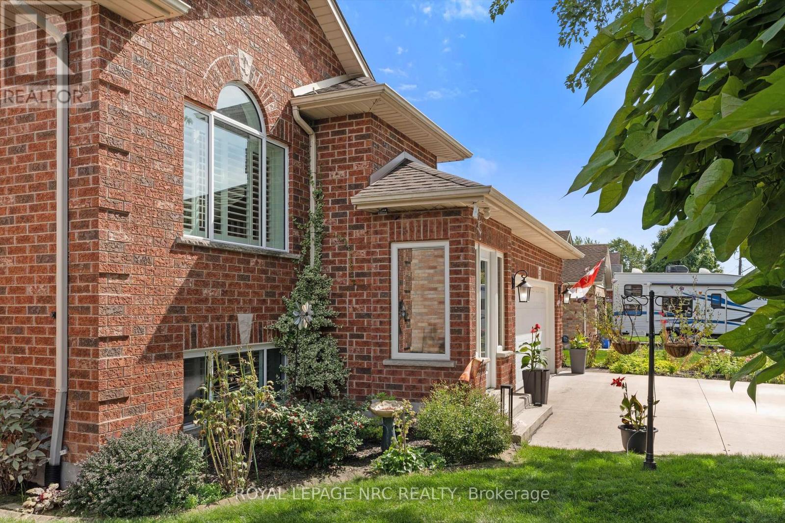 52 Thorold Avenue, Thorold (Port Robinson), Ontario  L0S 1K0 - Photo 4 - X12433267