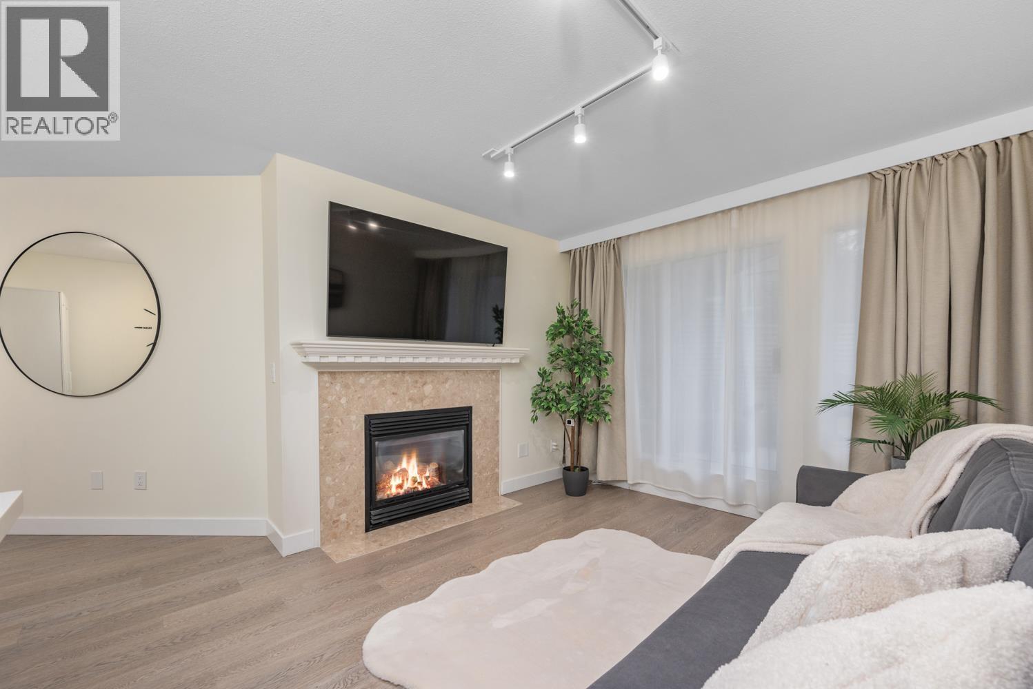 114 3770 Manor Street, Burnaby, British Columbia  V5G 4T5 - Photo 4 - R3053366
