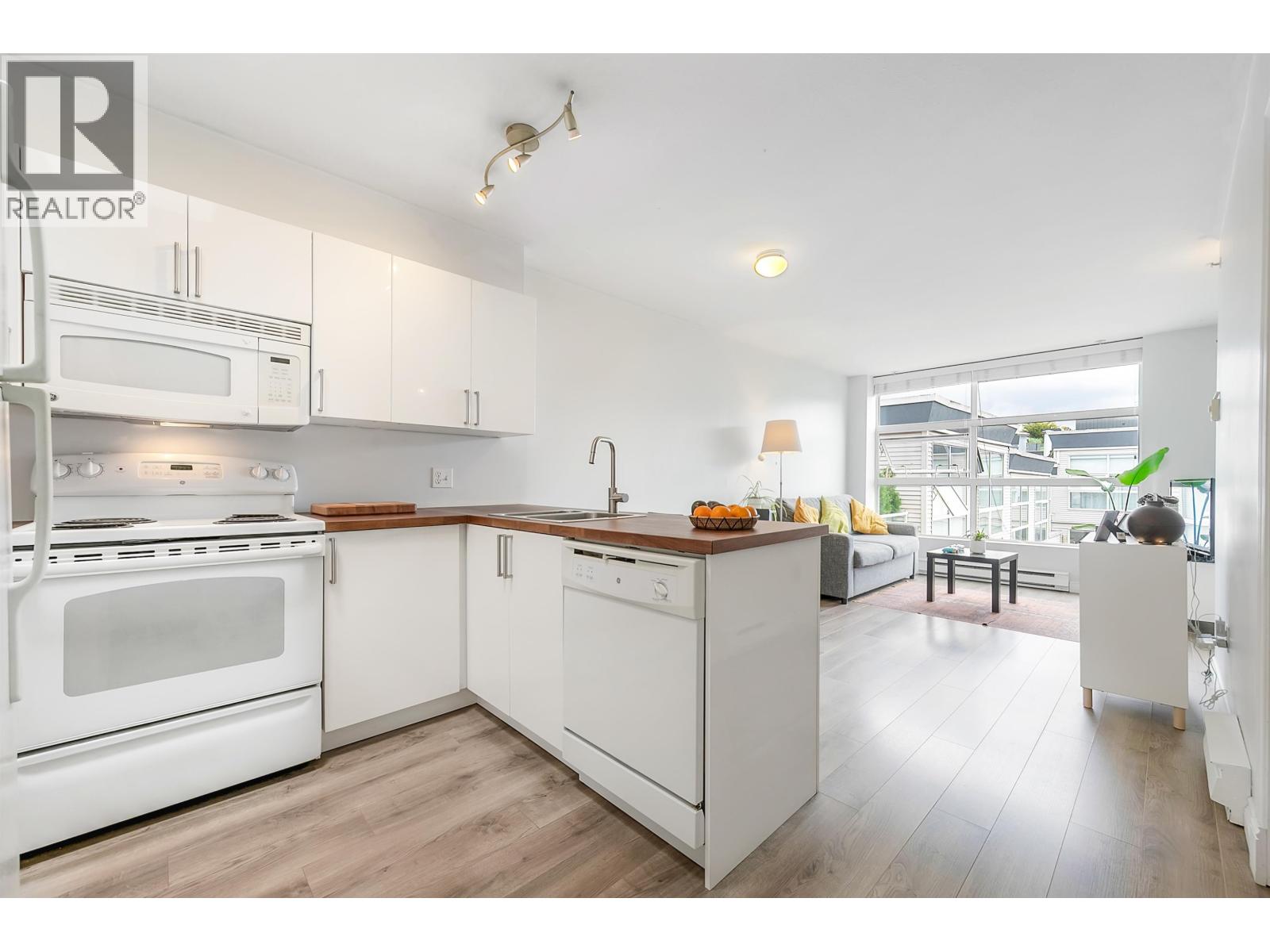 Ph11 418 E Broadway, Vancouver, British Columbia  V5T 1X2 - Photo 2 - R3053392