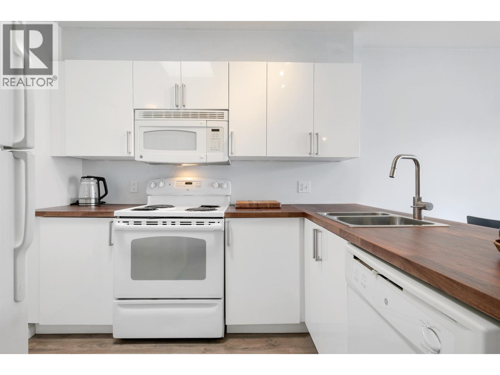 Ph11 418 E Broadway, Vancouver, British Columbia  V5T 1X2 - Photo 3 - R3053392