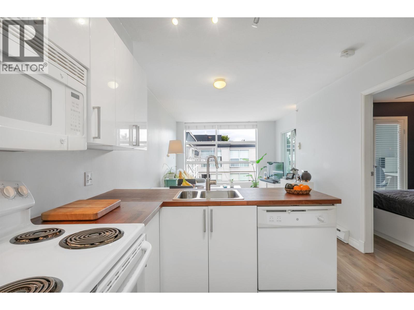 Ph11 418 E Broadway, Vancouver, British Columbia  V5T 1X2 - Photo 4 - R3053392
